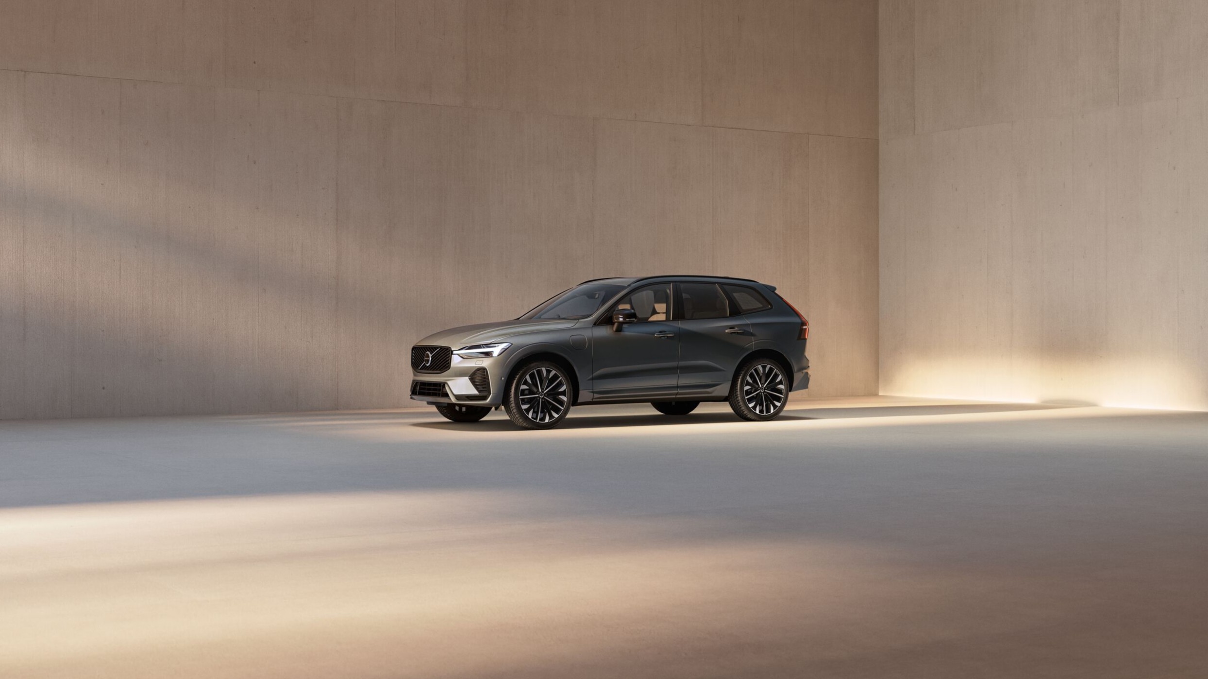 VOLVO XC60 įkraunamas hibridas 49990€